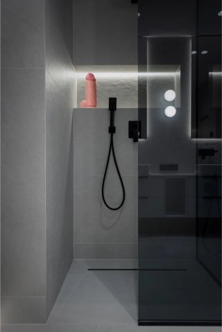 RealRock Model 20,3 cm - Anatomiczny kształt z przyssawką i detalami