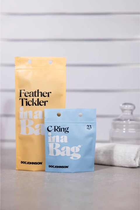 Doc Johnson łaskotka z piorami czarna - kompaktowy model premium