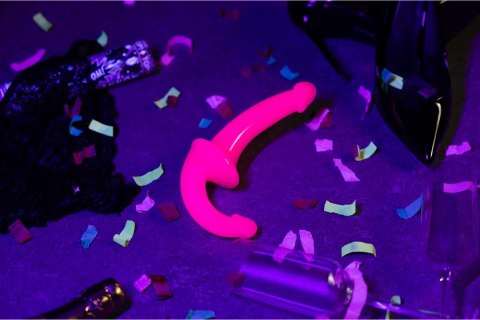 RealRock Glow In The Dark model 13,5 cm - świecący element intymny