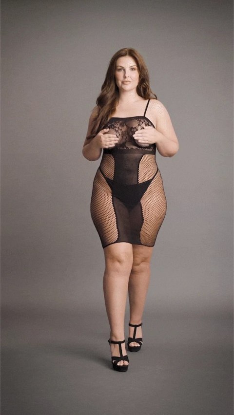 Le Desir Sukienka Siateczkowa Plus Size z Maskującym Pasem, Czarna