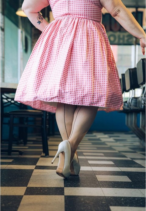 Kix'ies Vanessa Pończochy Knee-High Nude z Szewkiem i Kubańskim Obcasem