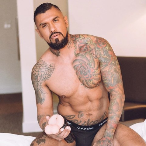 Fleshlight Fleshsack czarna tuba - model anatomiczny SuperSkin