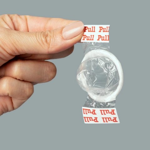 Uniq Pull prezerwatywy bezlateksowe z paskami, 3 sztuki, rozmiar regularny